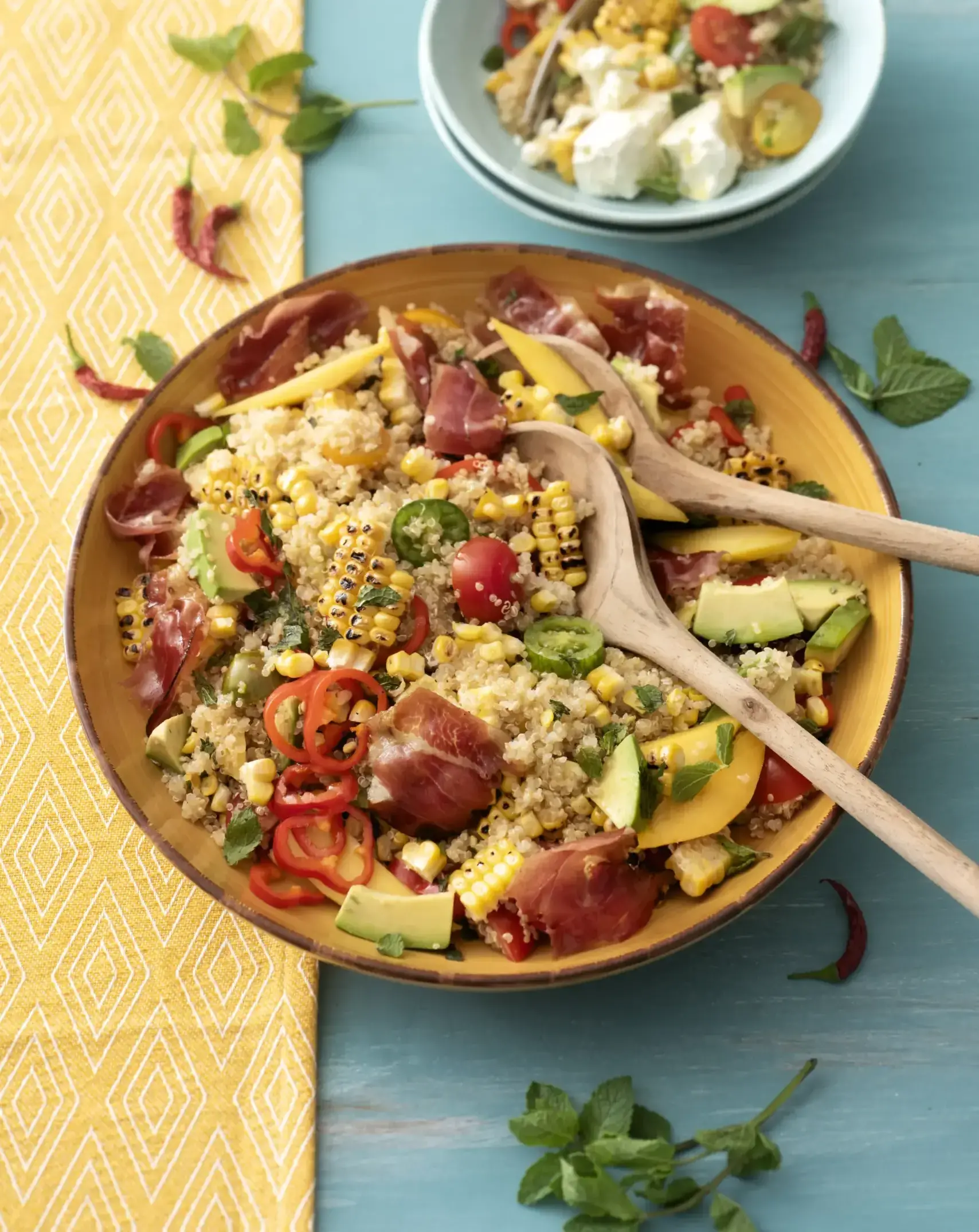 Insalata di quinoa, granoturco e avocado