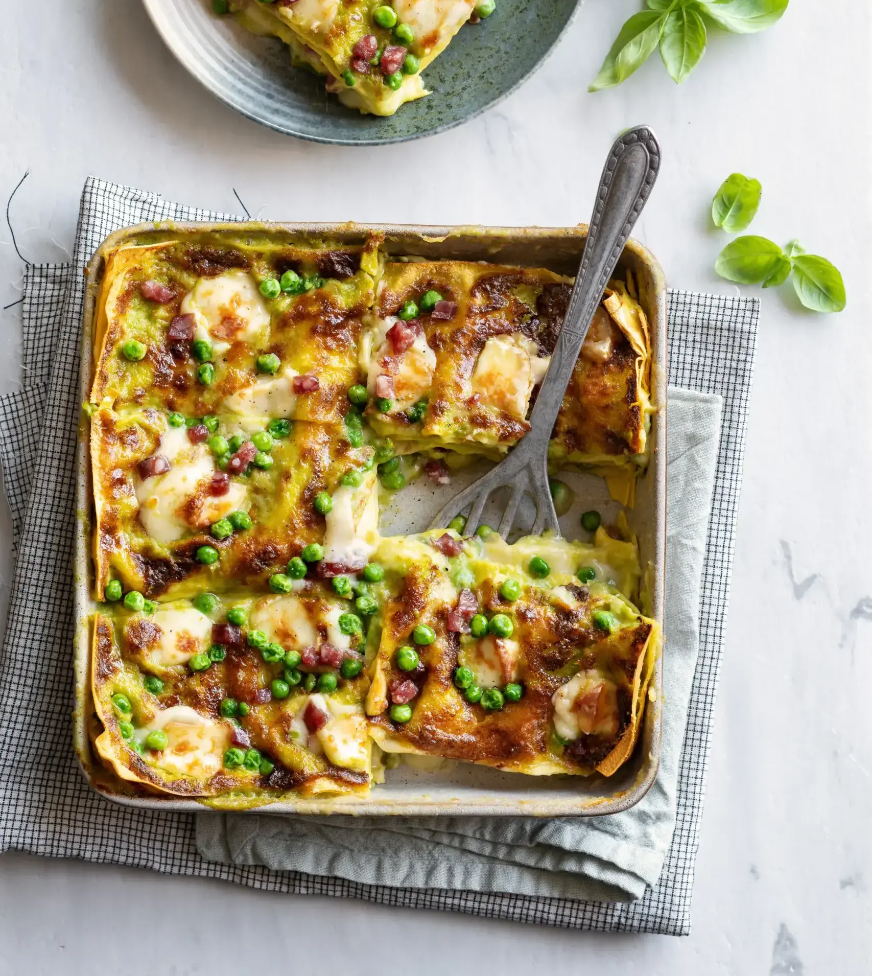 Lasagne con piselli, taleggio e salame