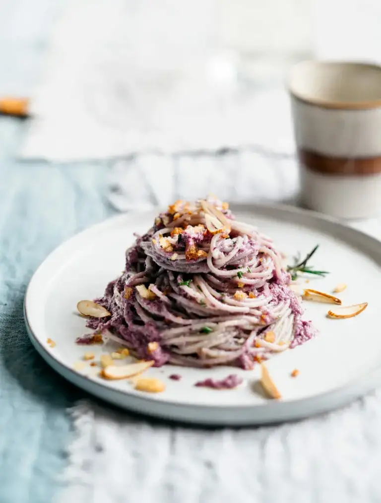 Spaghetti al pesto di cavolo rosso